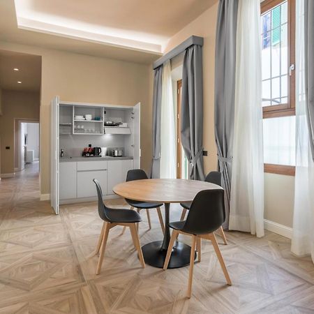Hotel Adamas Florens Exteriör bild